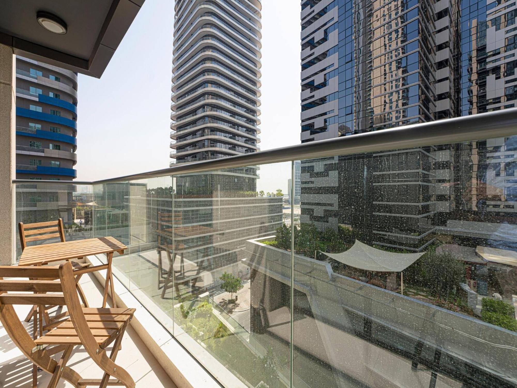Luxe Apartments Near Dubai Mall Burj Khalifa Pool Gym Parking ภายนอก รูปภาพ
