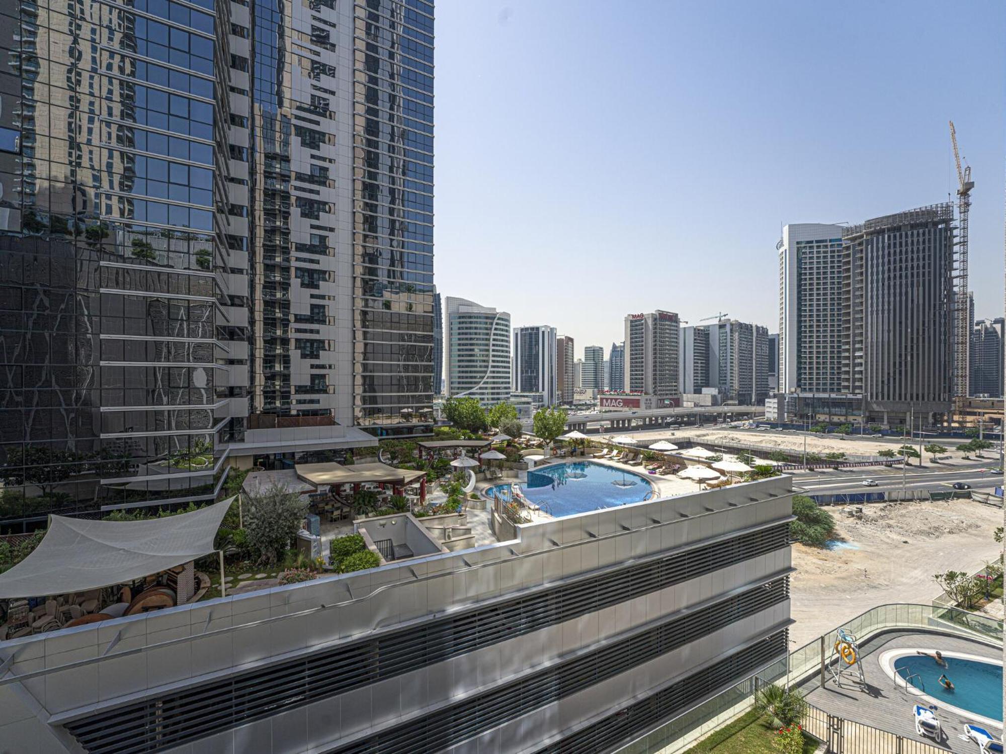 Luxe Apartments Near Dubai Mall Burj Khalifa Pool Gym Parking ภายนอก รูปภาพ