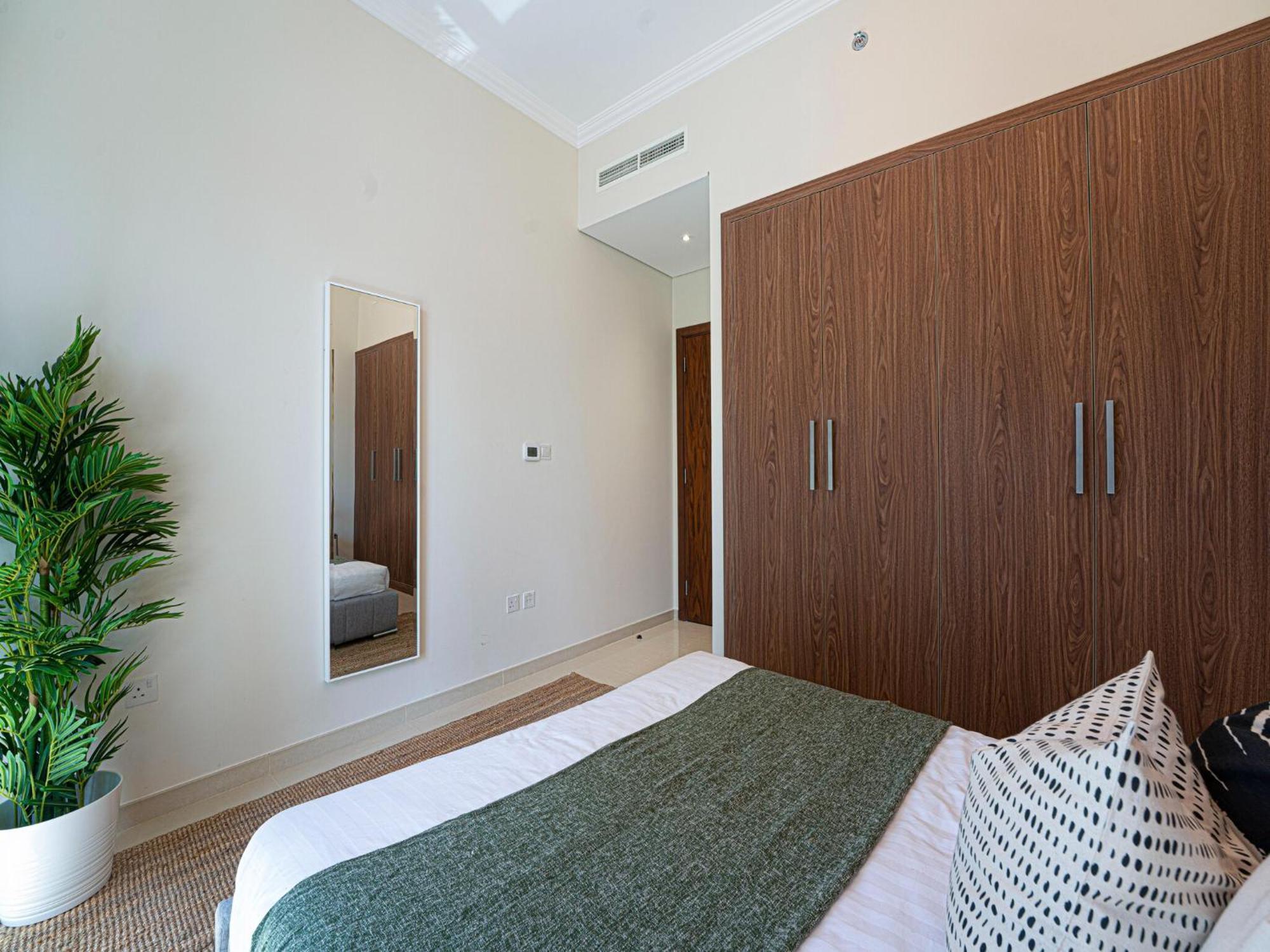 Luxe Apartments Near Dubai Mall Burj Khalifa Pool Gym Parking ภายนอก รูปภาพ